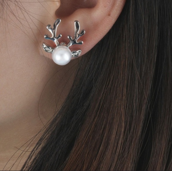 ADORABLE PEARL AND SILVER REINDEER EARRINGS - Picture 3 of 4